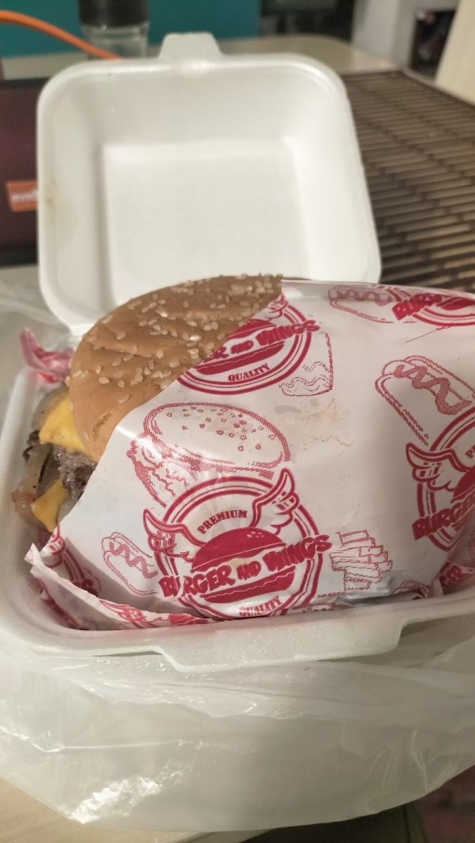 BURGER AND WINGS BOSA Photo 9