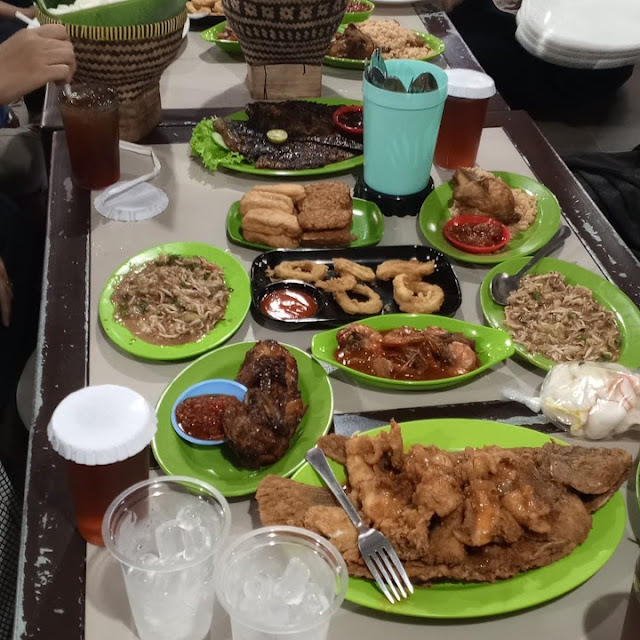 Gurame Asam Pedas Cumi Bakar Cah Kangkung Terasi Capcay Seafood