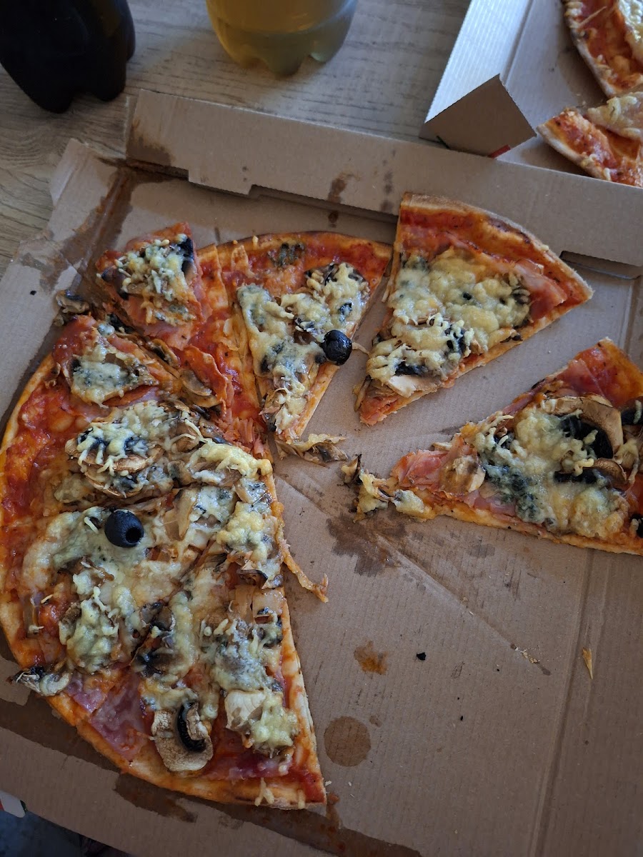 La Tour de Pizza Photo 5