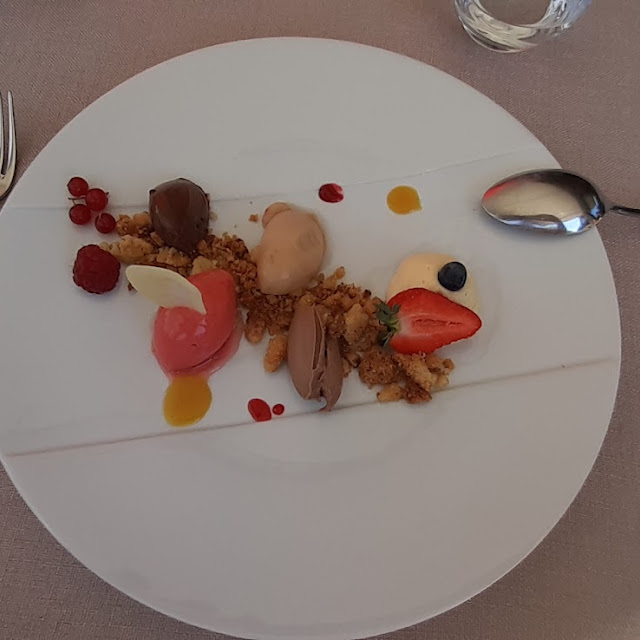 Dessert Chocolat Lait Et Blanc Sur Lit de Spéculos