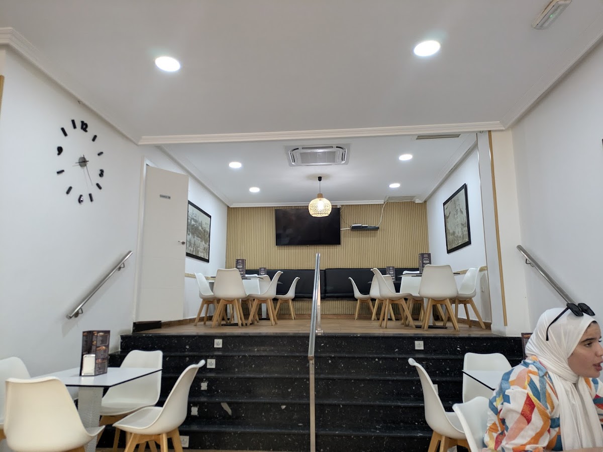 Cafetería bocateria jaudenes Photo 4