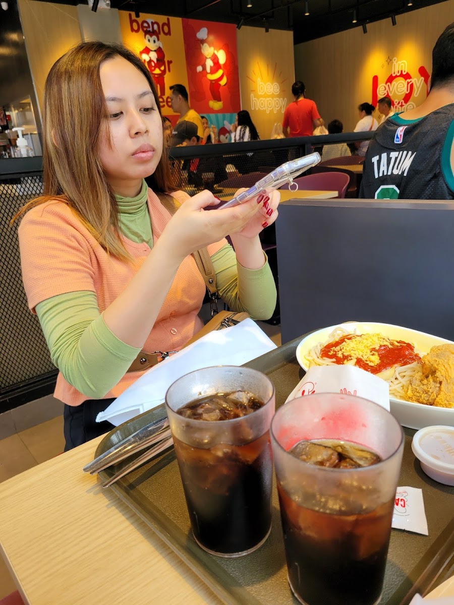 Jollibee San Marcelino Photo 8