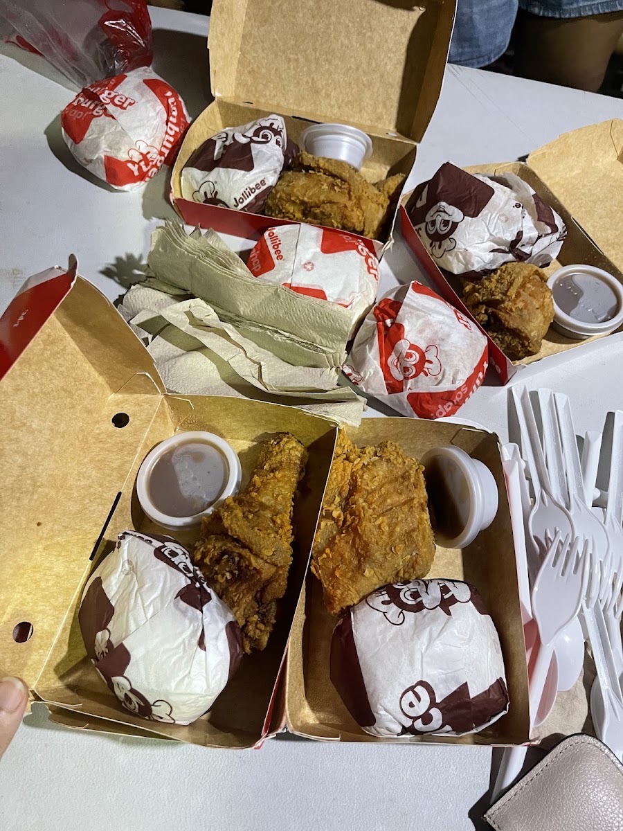 Jollibee San Marcelino Photo 9