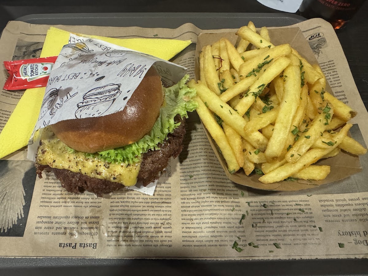 Malo's Burger Photo 3