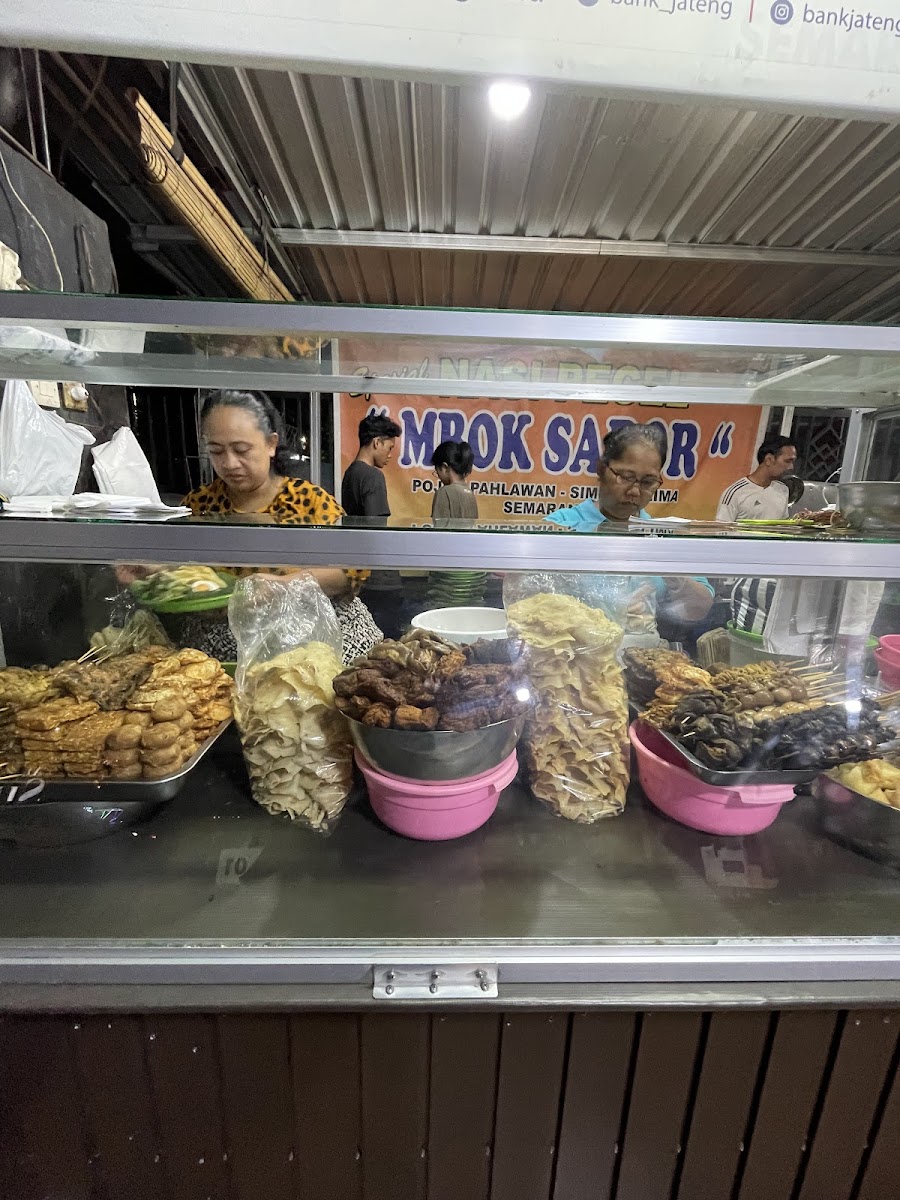 Nasi Pecel Mbok Sador Simpang Lima Photo 1