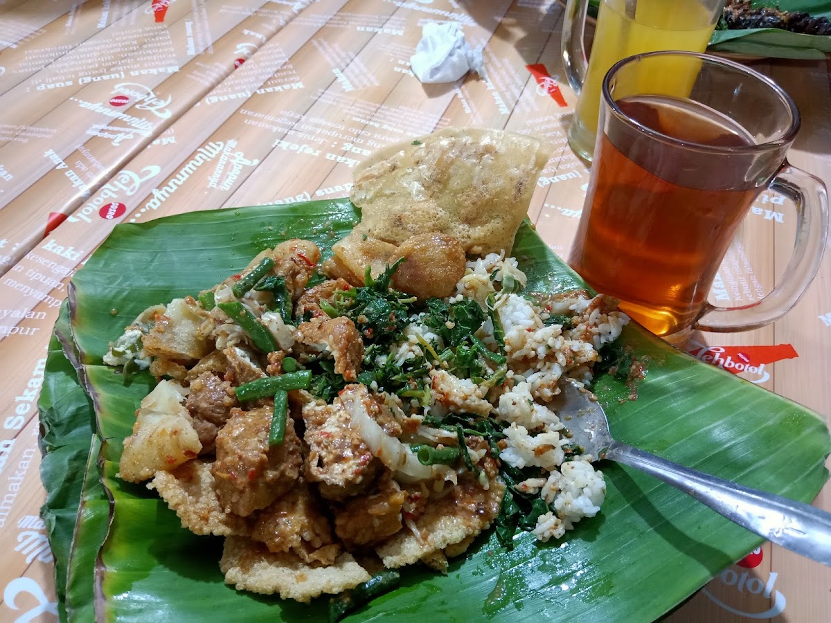 Nasi Pecel Mbok Sador Simpang Lima Photo 10
