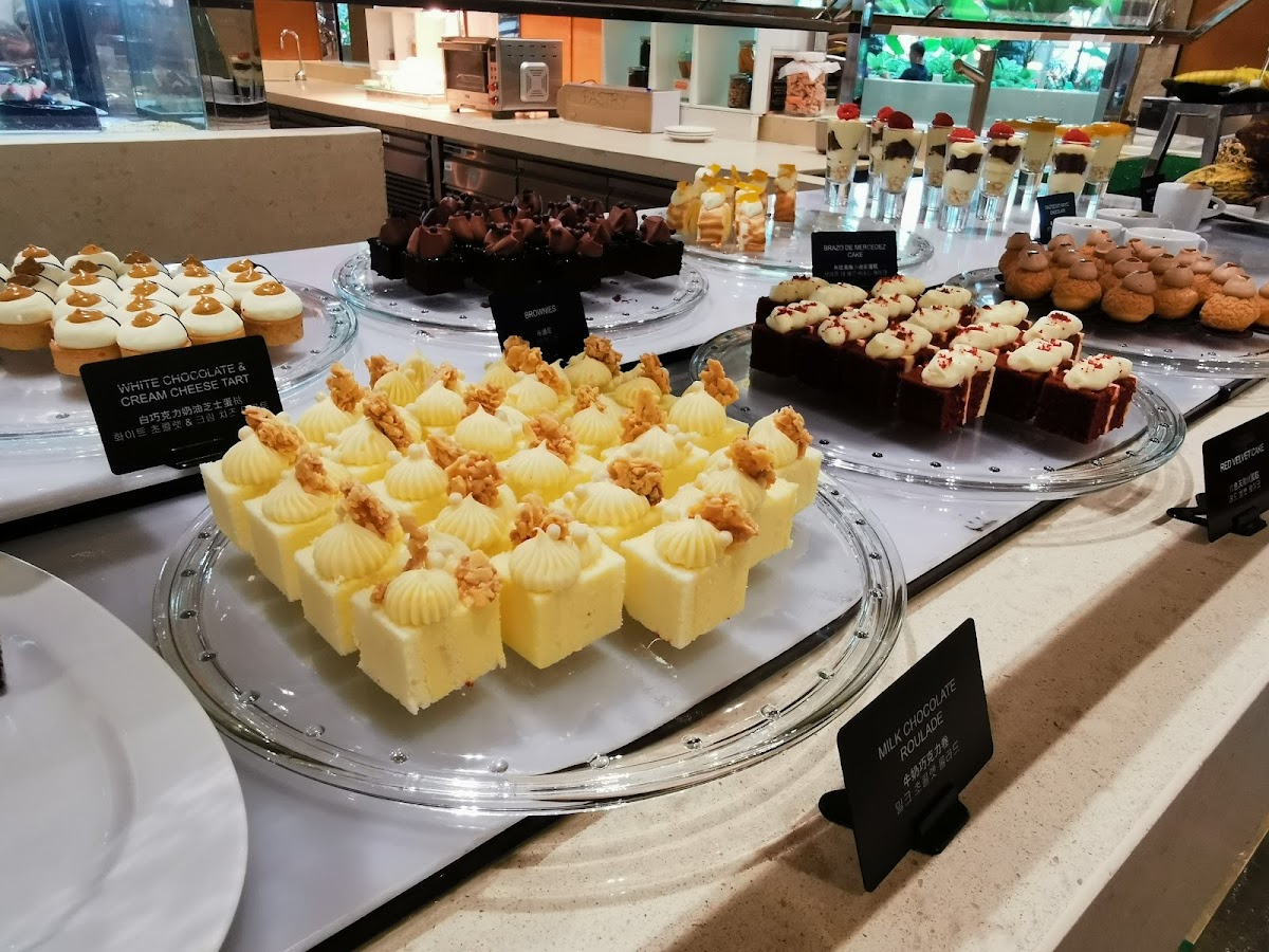 Solaire Theater Restaurant Photo 2