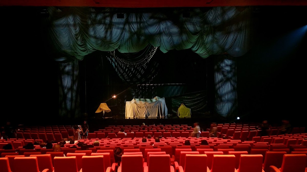 Solaire Theater Restaurant Photo 4
