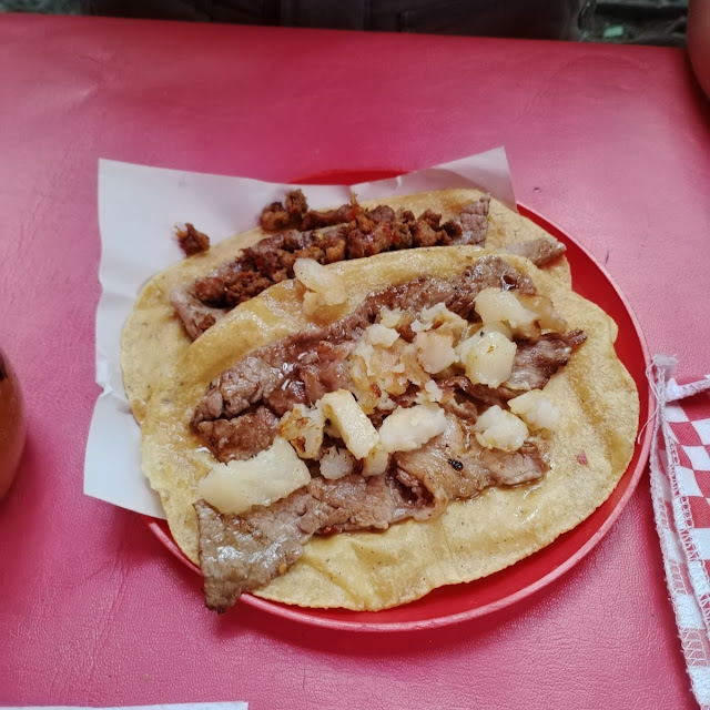 Taco de Bistek Con Papas Y Taco de Chorizo