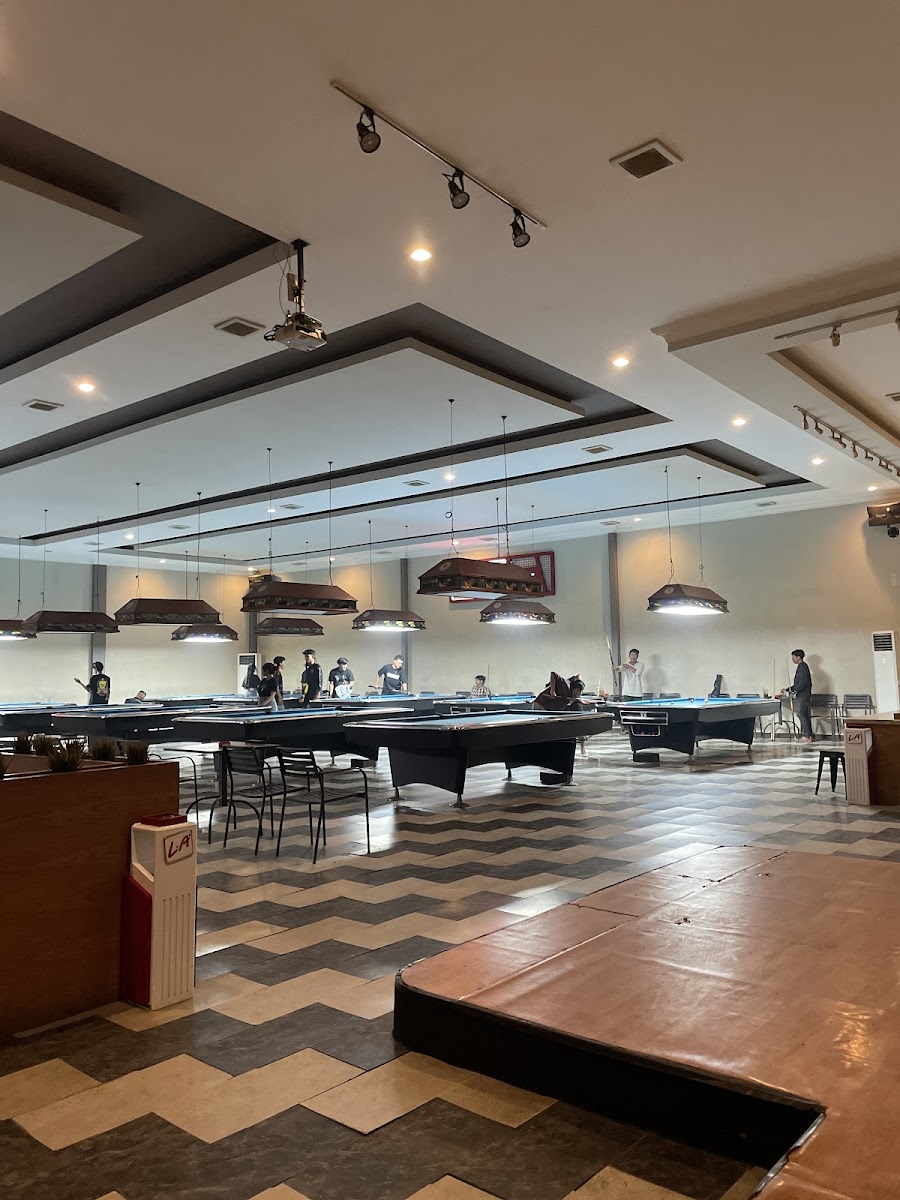 Kla10 Cafe & Billiard