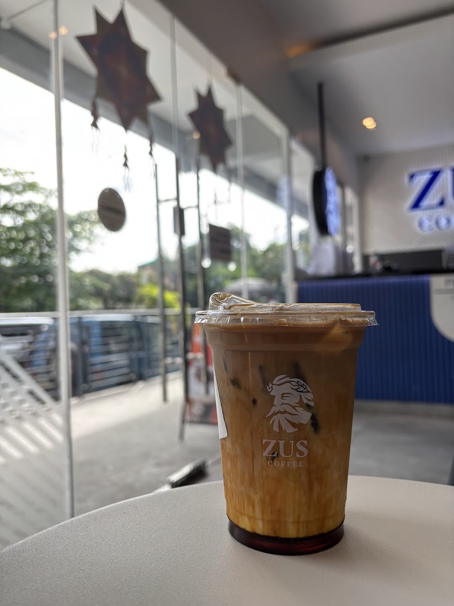 ZUS Coffee - White Plains Photo 6