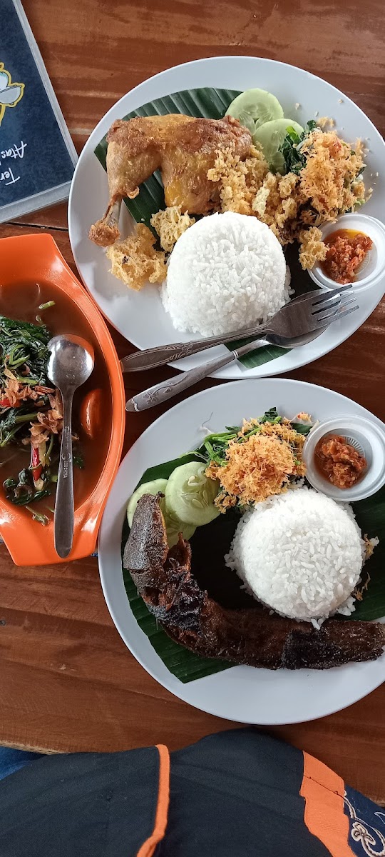 Ayam & Bebek Goreng Kremes 'Mba Ary' Photo 10