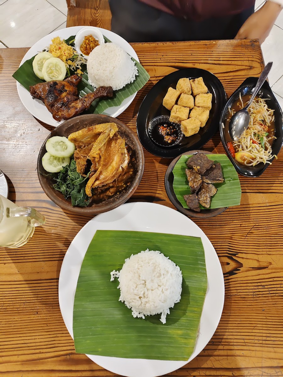 Ayam & Bebek Goreng Kremes 'Mba Ary' Photo 4