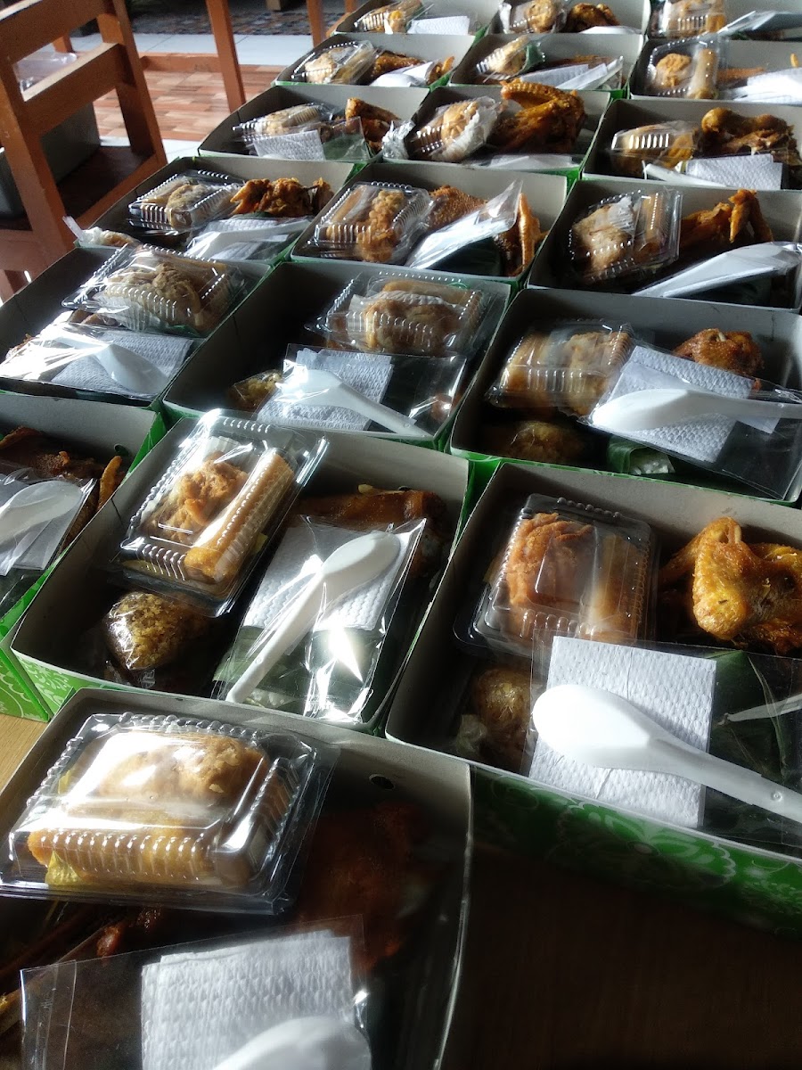 Ayam & Bebek Goreng Kremes 'Mba Ary' Photo 5