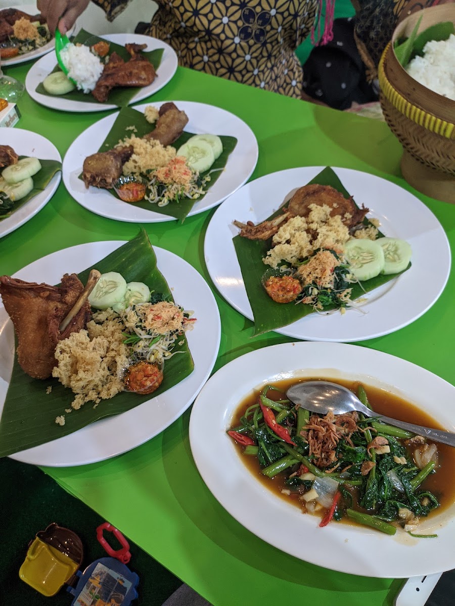 Ayam & Bebek Goreng Kremes 'Mba Ary' Photo 8