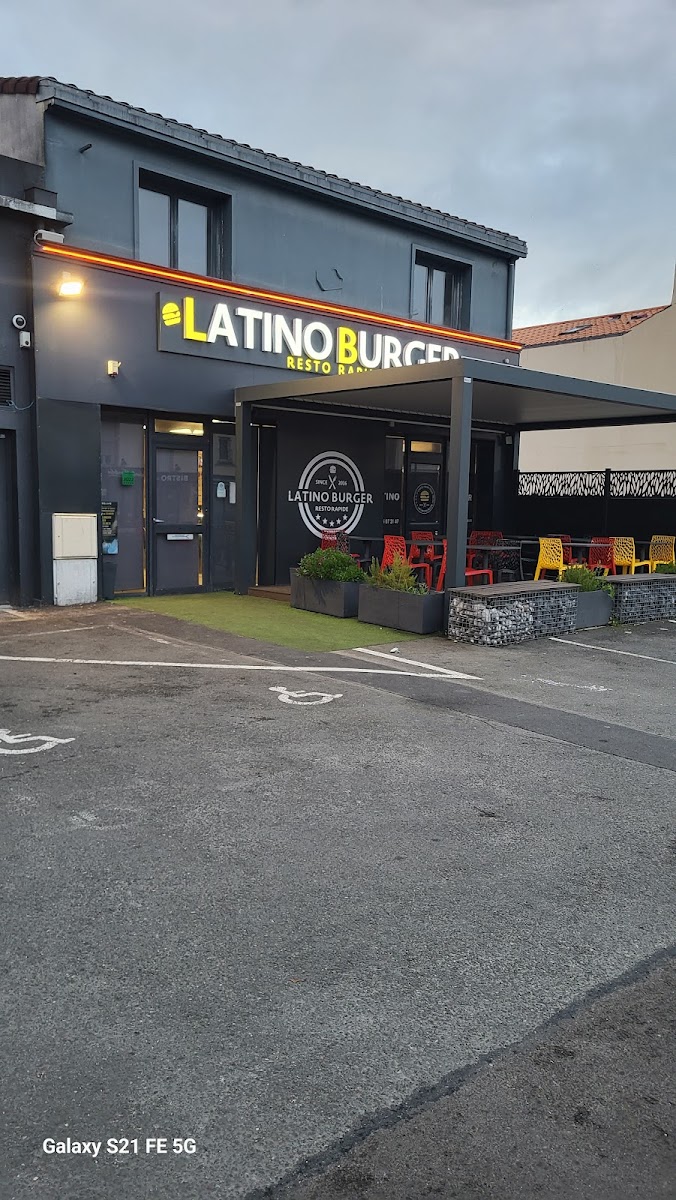 Latino Burger Photo 4