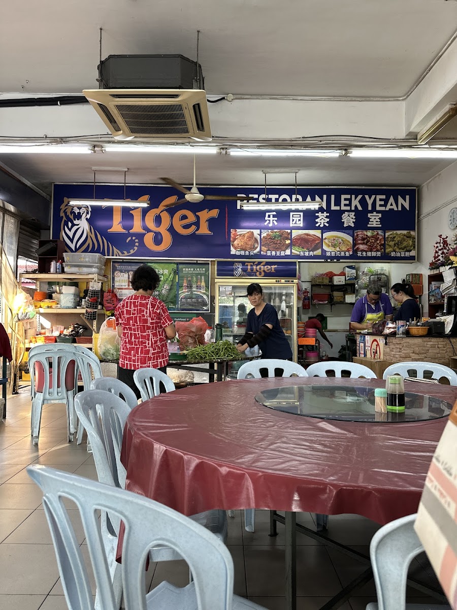 RESTORAN LEK YEAN 乐园茶餐室 Photo 6
