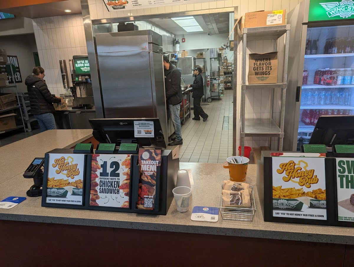 Wingstop Photo 3