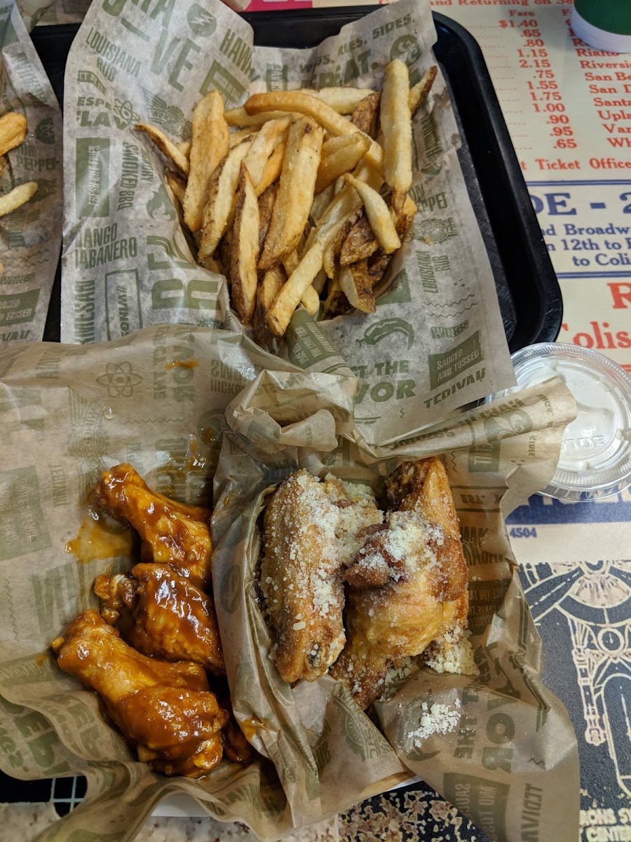 Wingstop Photo 7