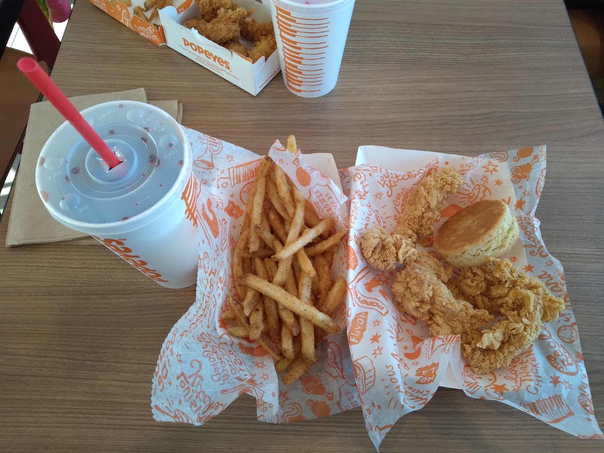 Popeyes Louisiana Kitchen Photo 4