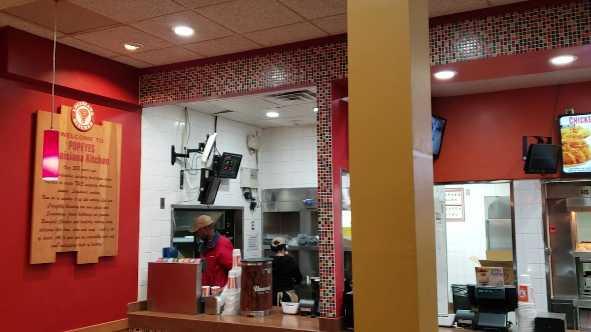 Popeyes Louisiana Kitchen Photo 2
