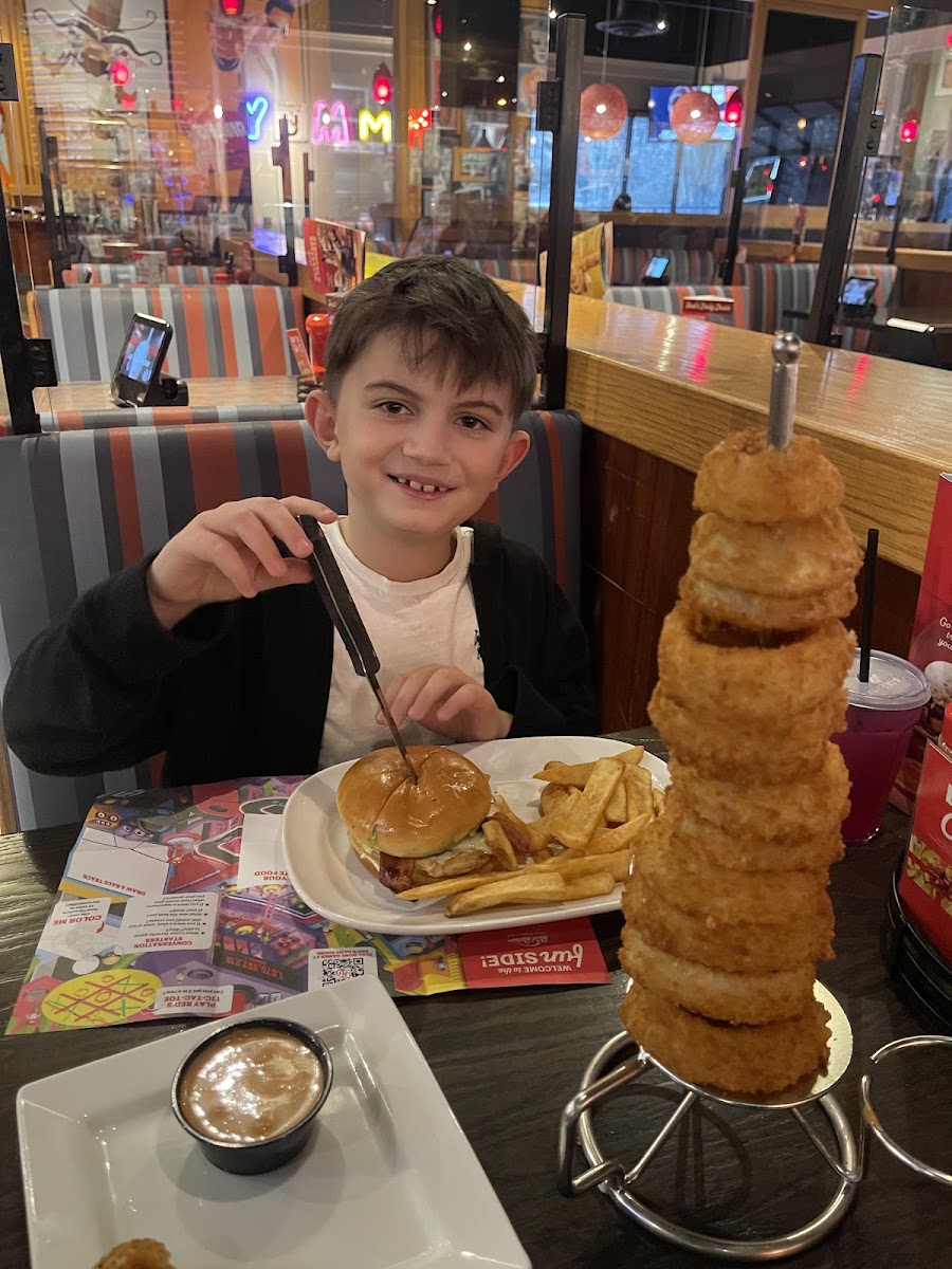 Red Robin Gourmet Burgers and Brews Photo 9