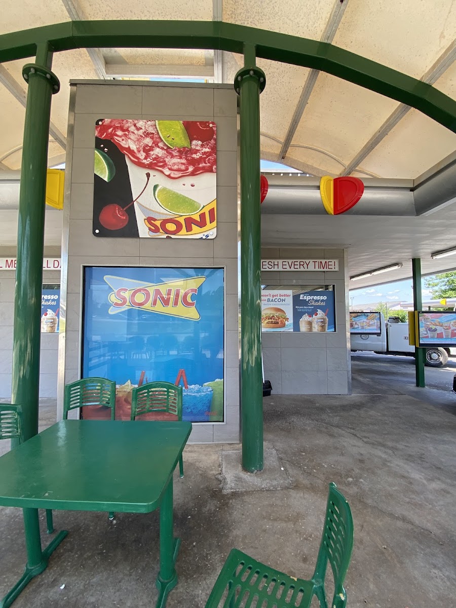 Sonic Drive-In Photo 3