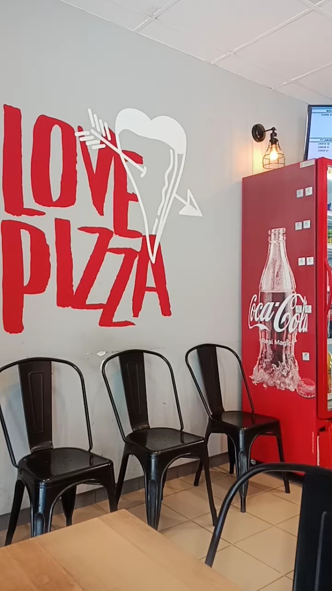 Pizza Hut Photo 2