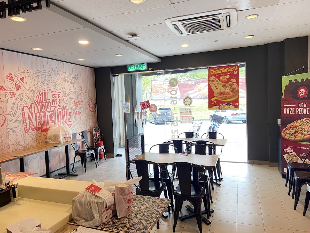 Pizza Hut Photo 6