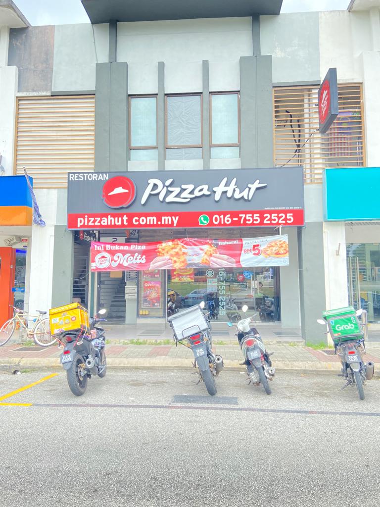 Pizza Hut Photo 8