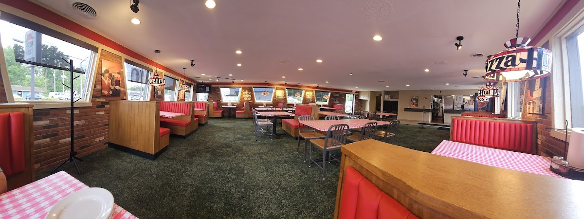 Pizza Hut Photo 10