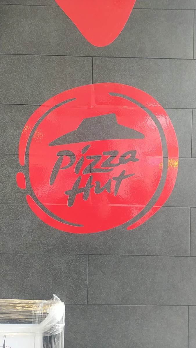 Pizza Hut Photo 2
