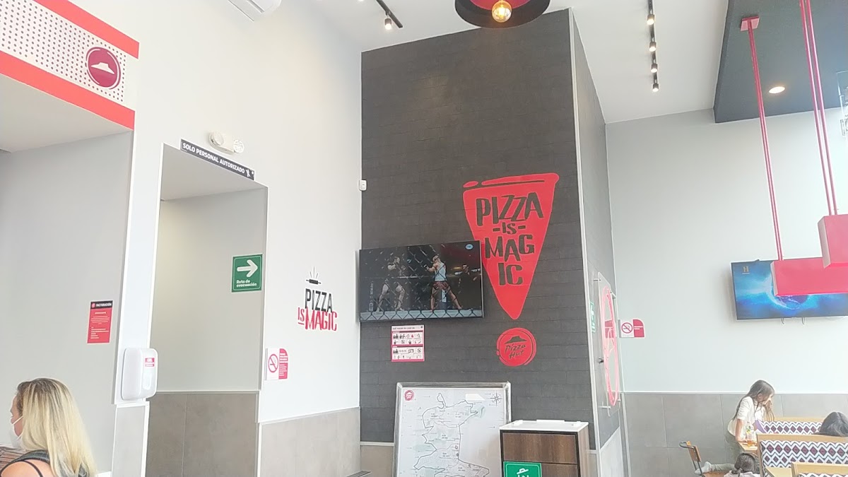 Pizza Hut Photo 3