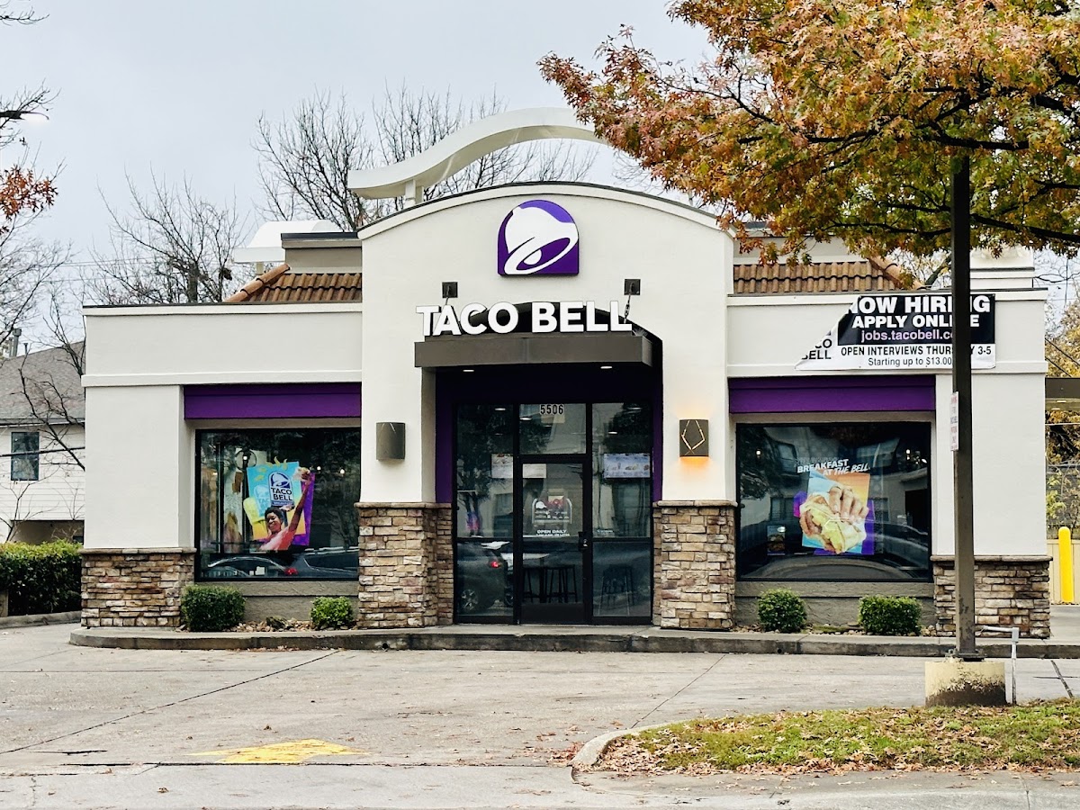 Taco Bell - Live Más Café