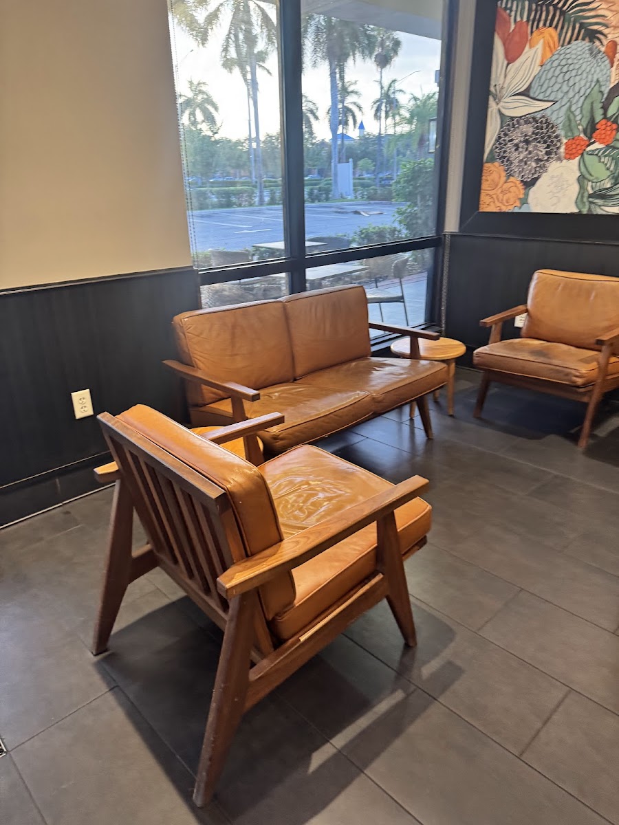 Starbucks Photo 3