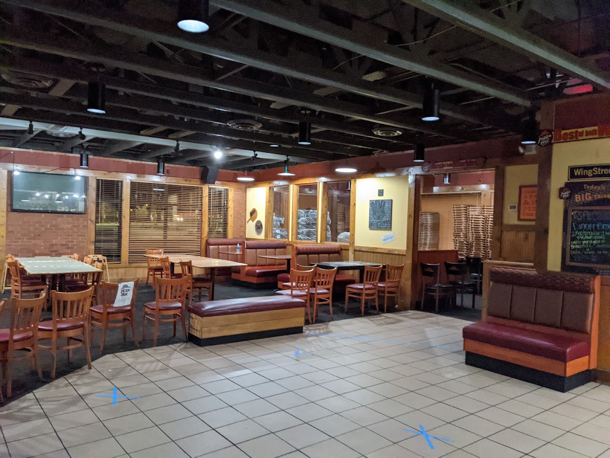 Pizza Hut Photo 4