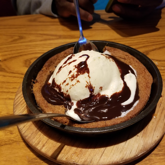 Chocolate Chip Cookie & Ice Cream