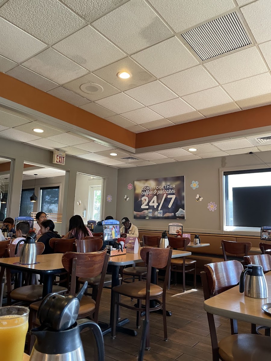 IHOP Photo 9