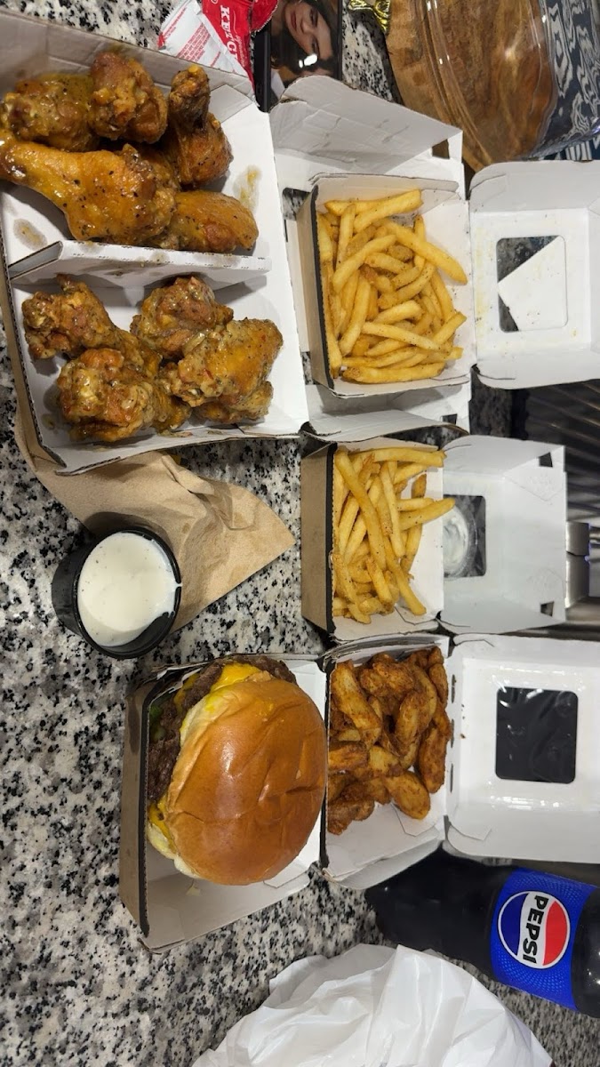 Buffalo Wild Wings 'GO' Photo 8