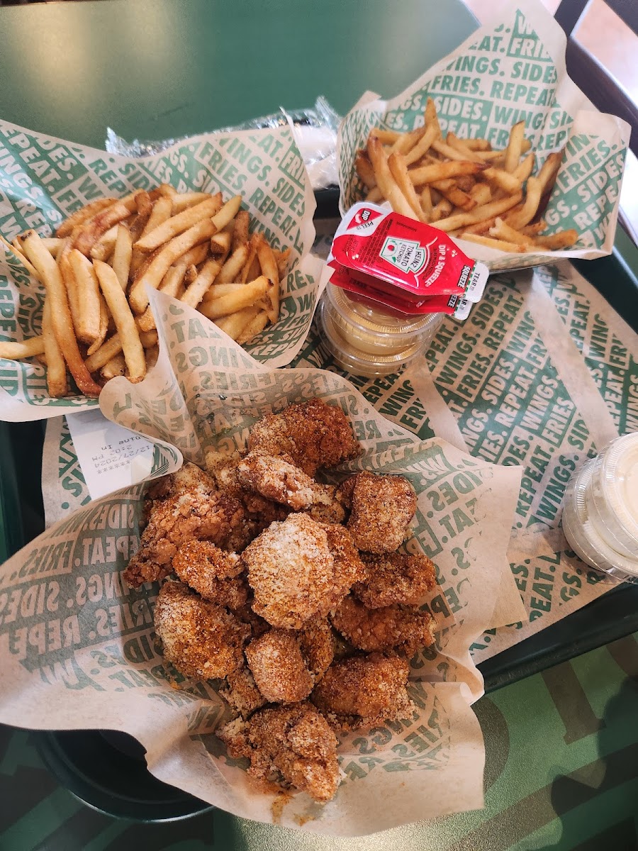 Wingstop Photo 8