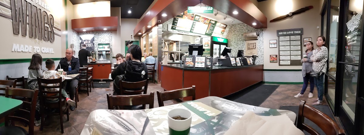 Wingstop Photo 9