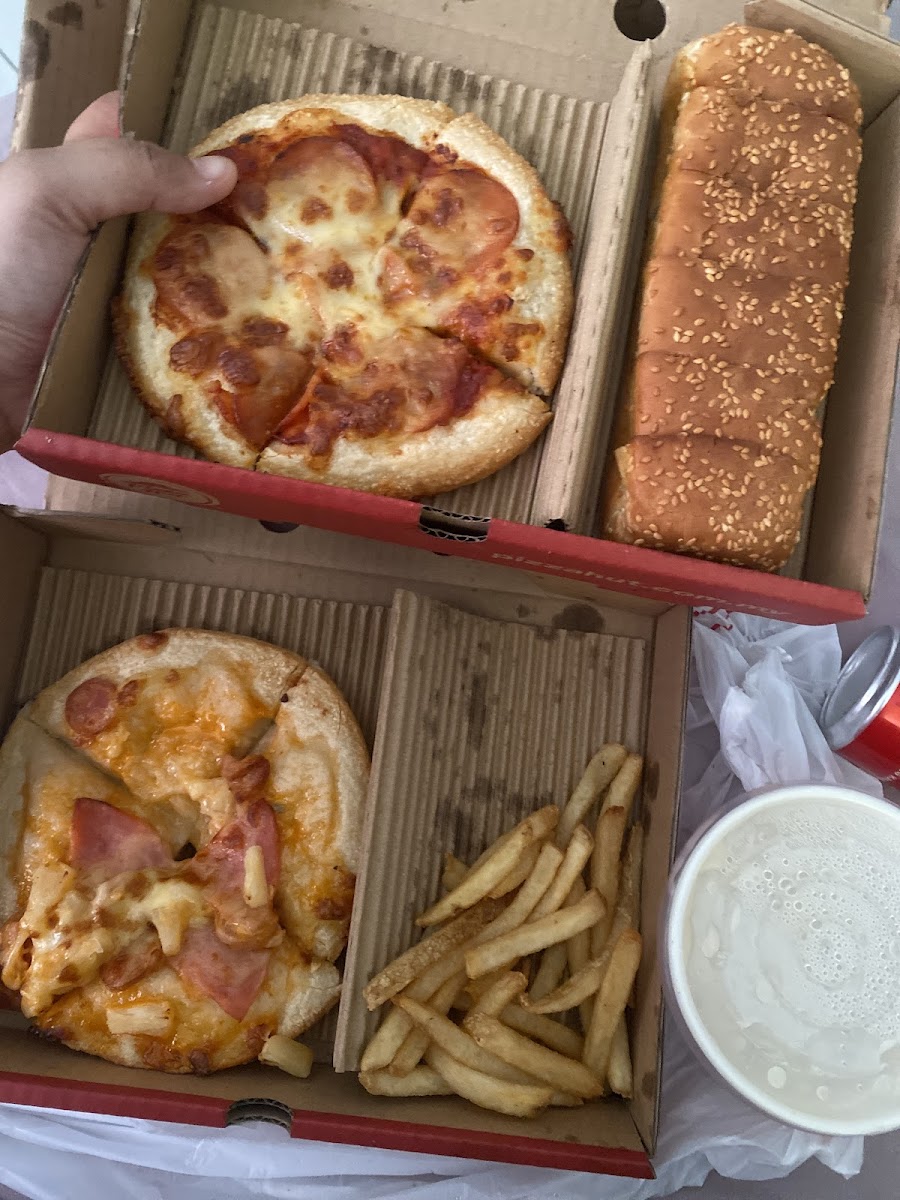 Pizza Hut Photo 6