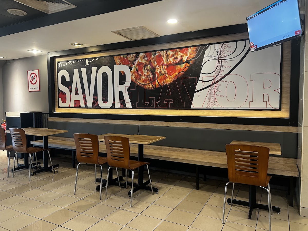 Pizza Hut Photo 8