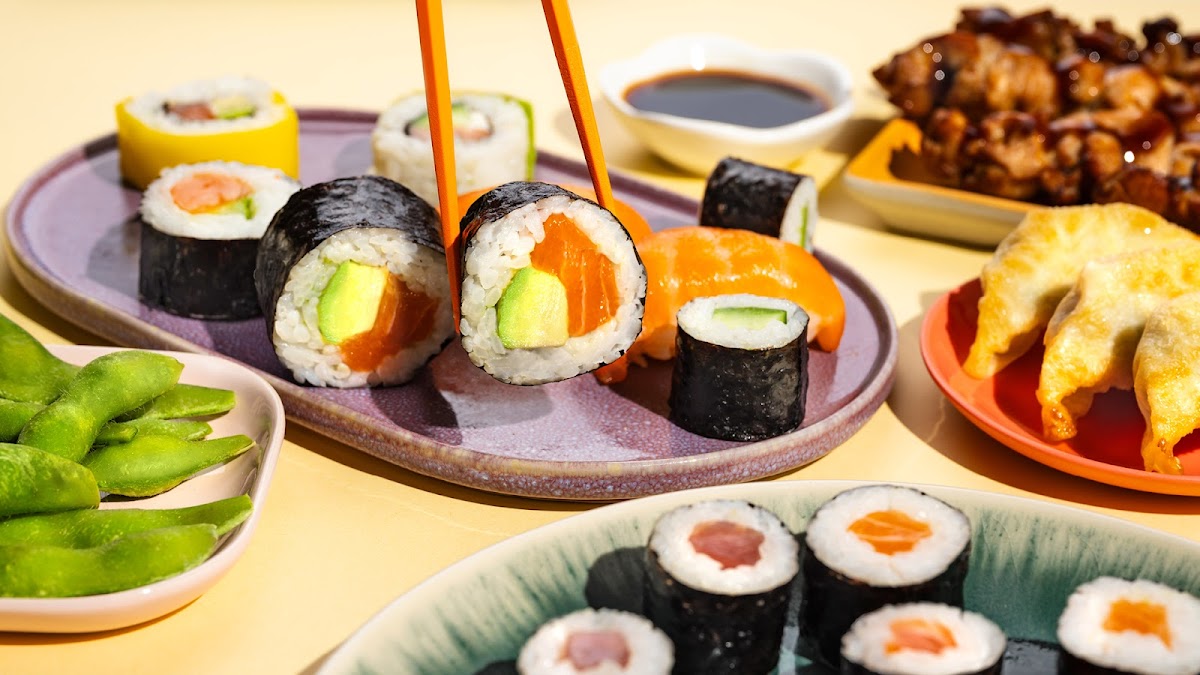 EAT HAPPY Photo 2