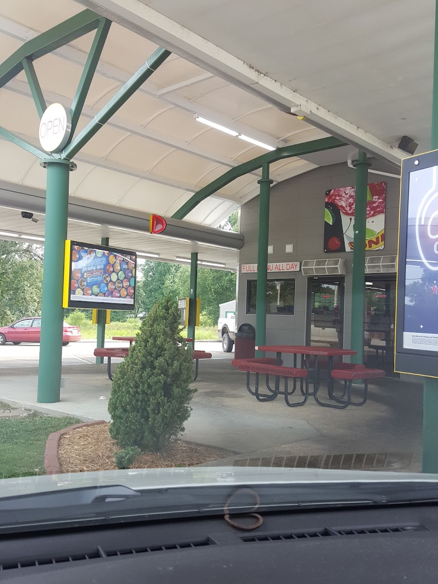 Sonic Drive-In Photo 3